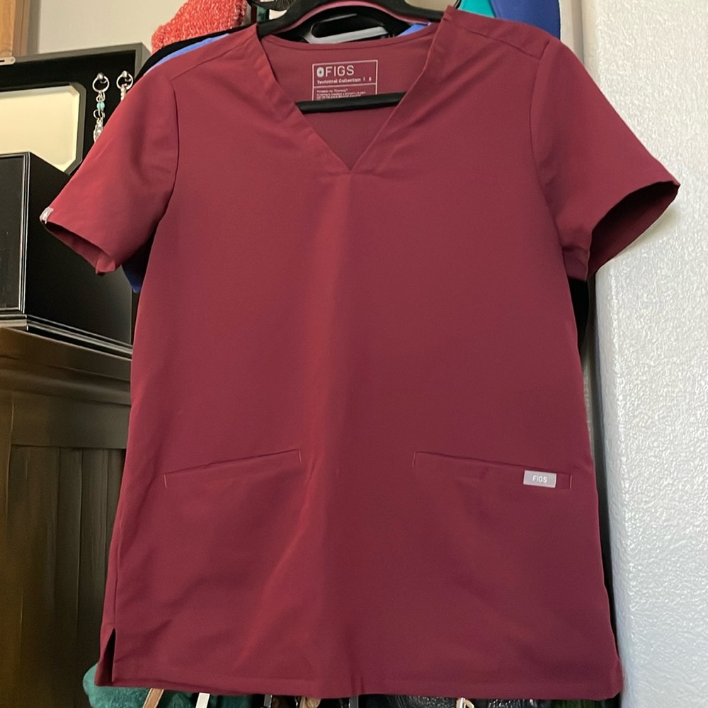 FIGS Casma Burgundy scrub top
